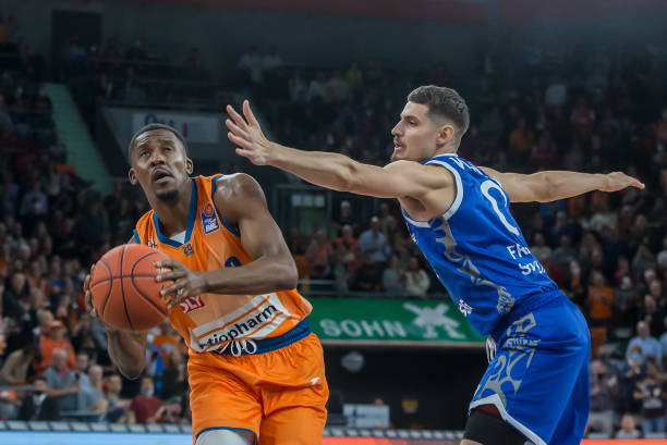 造成对手犯 造成对手犯