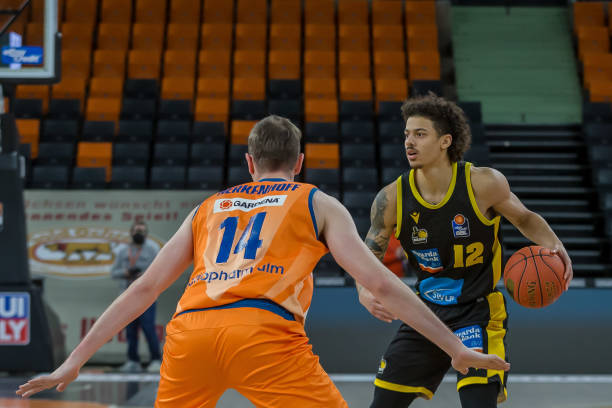 密集防守的 密集防守的